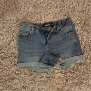 Hollister Mid-Rise Shorts. Size 0.